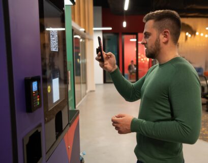 Melhorando a Experiência em Saúde: Vending Machines do Balcão Urbano em Clínicas e Hospitais